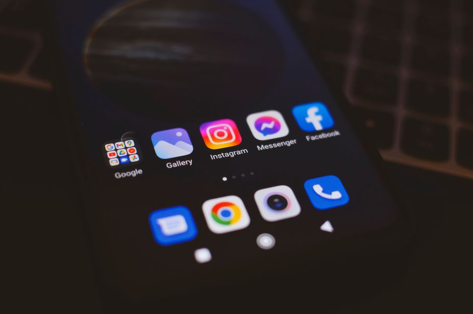Meta eliminó 8 millones de cuentas por estafas: lo que tenés que hacer ya