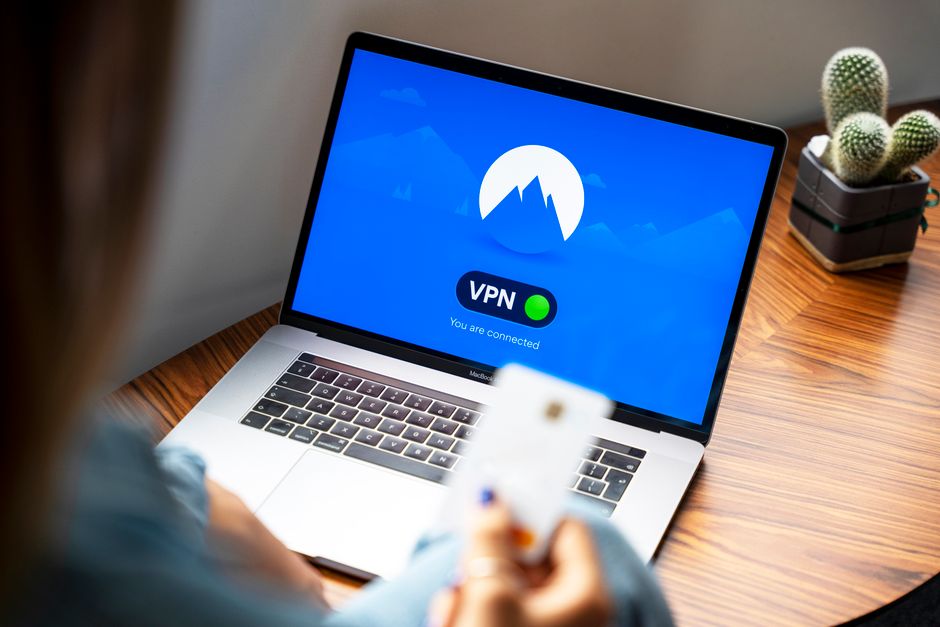Proteger dominio y correo profesional: la guía que te ordena antes de que te lo secuestren