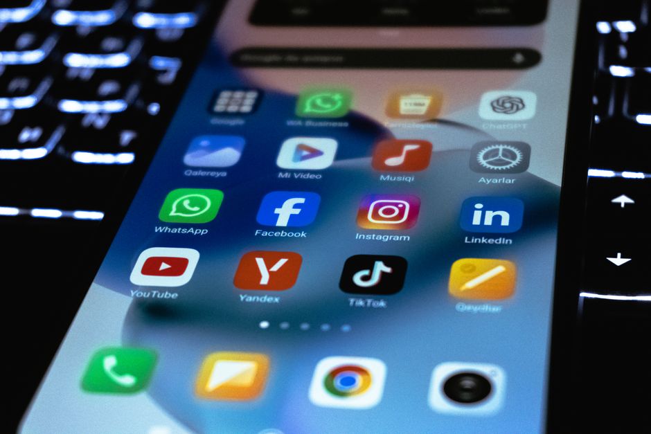 WhatsApp estafas: eliminaron 6,8 millones de cuentas falsas y qué hacés vos