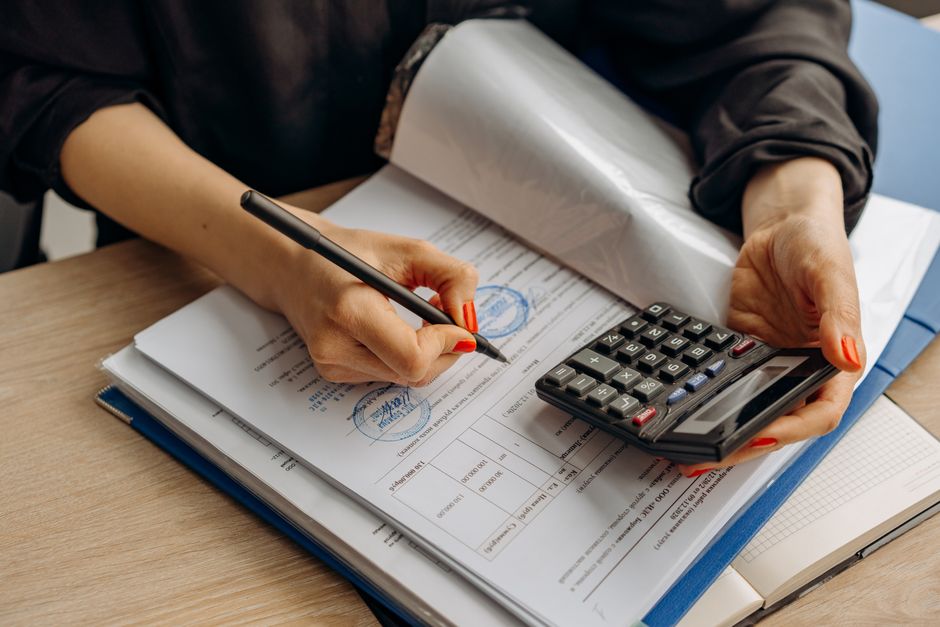 Verificar cliente o proveedor real: la guía que evita que te vacíen la cuenta